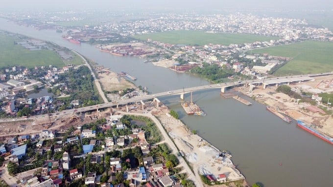 Cầu Lạc Quần 2 đang được xây dựng. Ảnh: Hạ Vũ &nbsp;