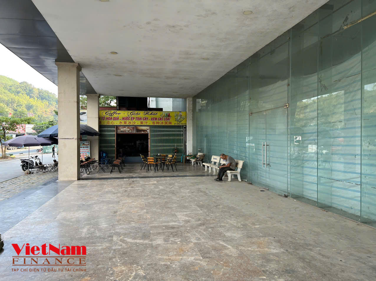 Sau hơn 1 năm đóng cửa, cơ sở vật chất của TTTM chợ Đồng Đăng đã có dấu hiệu xuống cấp&nbsp;