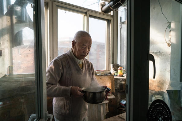 Trung Quoc: Nguoi gia co don tim gia dinh song chung vi so chet mot minh