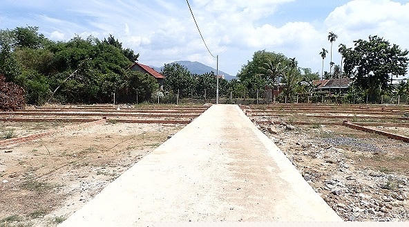 Dự án ma “khu dân cư Phú Quý” đã được phân lô, làm đường bê tông. Ảnh: Trần Minh Ngọc.