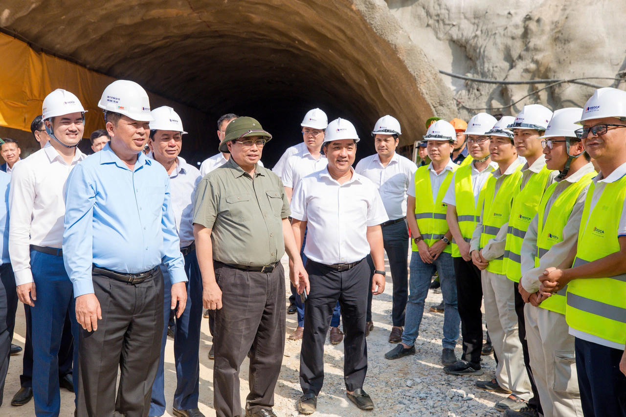 Thủ tướng đề nghị TPBank và VPBank sớm cấp vốn cho 2 cao tốc 34.000 tỷ