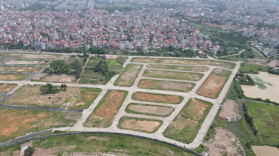 Giá đất nền hạ nhiệt tại nhiều nơi.