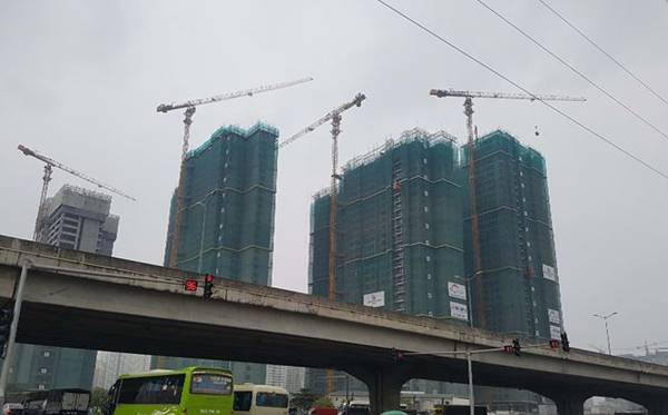 Bất động sản 2017 biến động trong những cơn sốt đất, ‘siết nợ' hàng loạt dự án