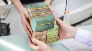 Lãi suất liên ngân hàng bất ngờ tăng mạnh