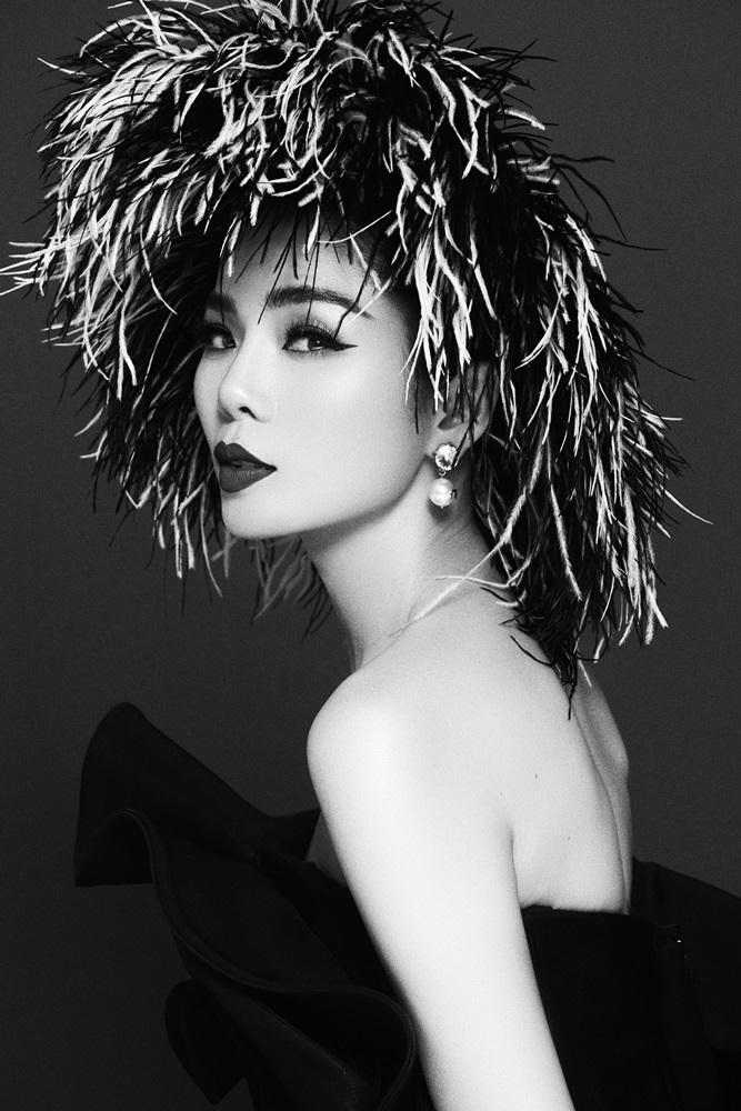 Lệ Quyên “chơi lớn” mời 2 đội bóng đá vô địch SEA Games đến xem Q Show 2