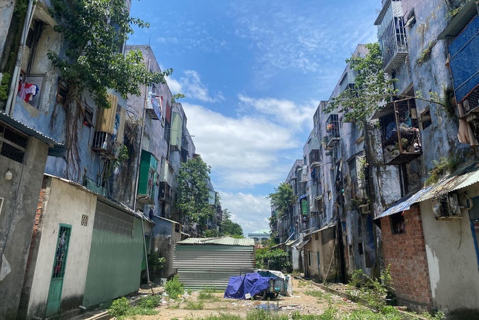 Sống bất an trong khu chung cư xuống cấp, cũ nát giữa trung tâm Đà Nẵng