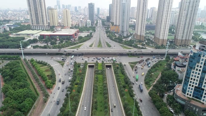 Hạ tầng giao thông ngày càng đồng bộ và bứt phá cũng là nguyên nhân đẩy giá bất động sản Hà Nội tăng cao trong suốt những năm qua. &nbsp;