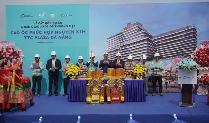 TTC Plaza Đà Nẵng hoàn thành cất nóc, bàn giao khối đế thương mại cho AeonMall Việt Nam đúng tiến độ.