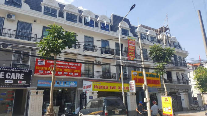 Công trình cơi nới thêm phần tum phá vỡ quy hoạch.