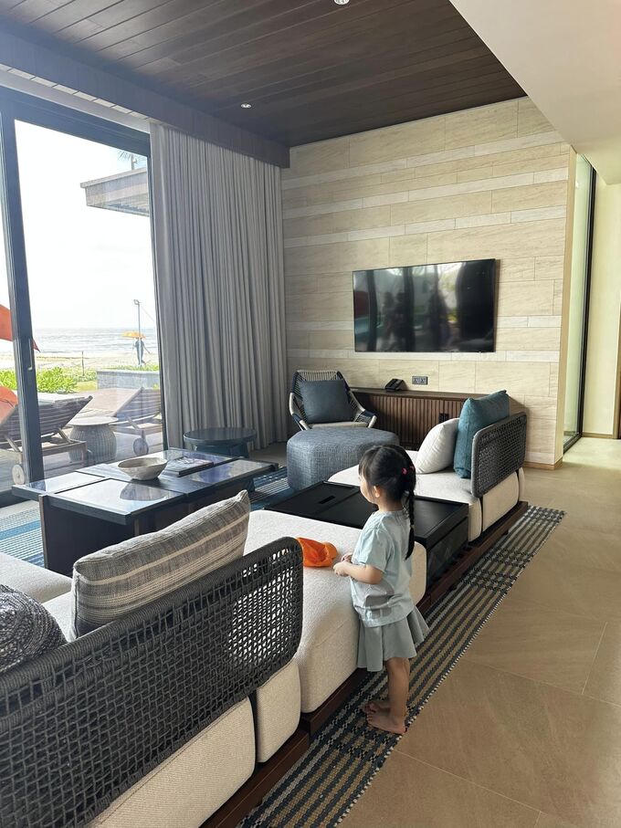 Cận cảnh biệt thự mới view "đắt hơn vàng' của vợ chồng Cường Đô La