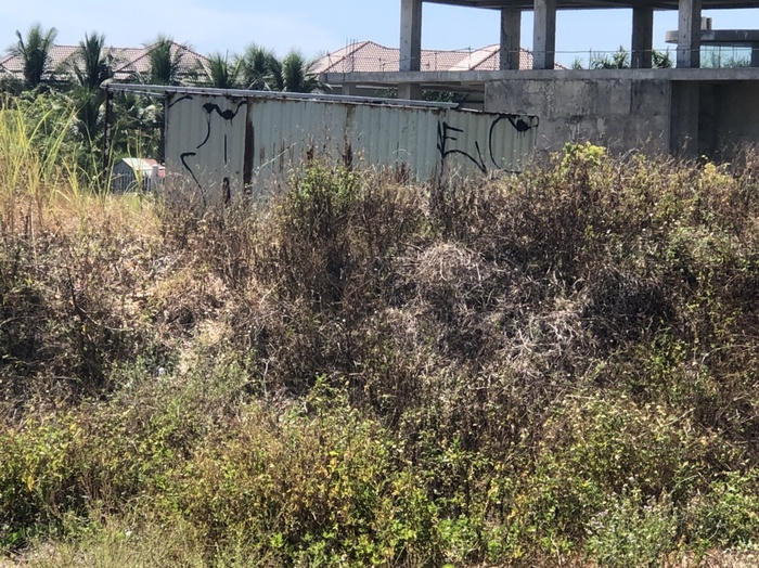 UBND TP. Đà Nẵng cũng đã phê duyệt ranh giới bãi cát ven biển quận Ngũ Hành Sơn và hoàn thành việc cắm mốc. Tiếp đó, thống nhất với các nhà đầu tư về phương án thí điểm lối đi dọc bờ biển đoạn từ lối xuống biển Hồ Xuân Hương đến lối xuống biển giữa khu du lịch Ariyana. Chủ đầu tư các dự án đầu tư phần đường đi qua trước dự án, phần còn lại sử dụng vốn ngân sách. &nbsp;