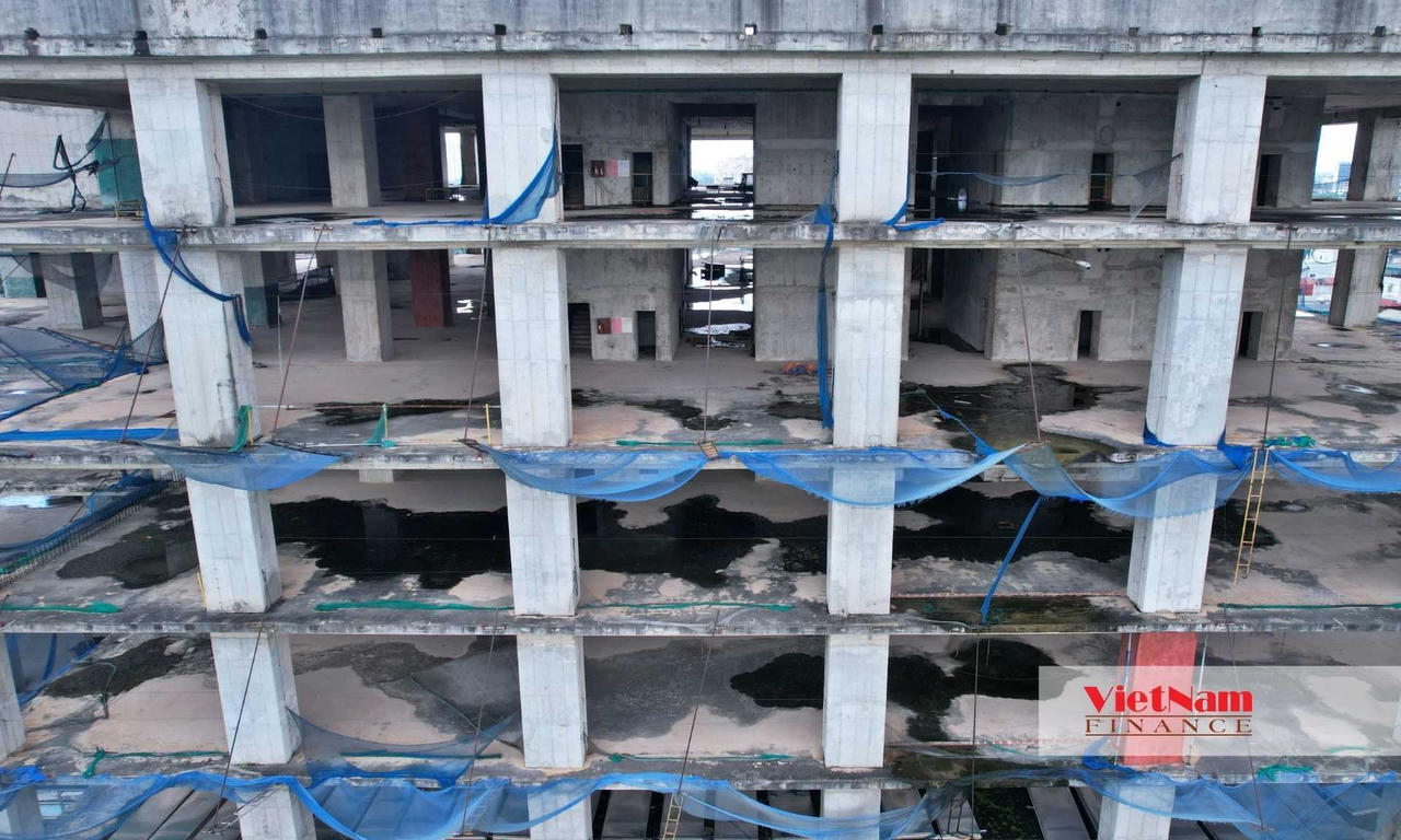 Tòa tháp 220 triệu USD từng bán căn hộ đắt nhất Hà Nội bỏ hoang 14 năm
