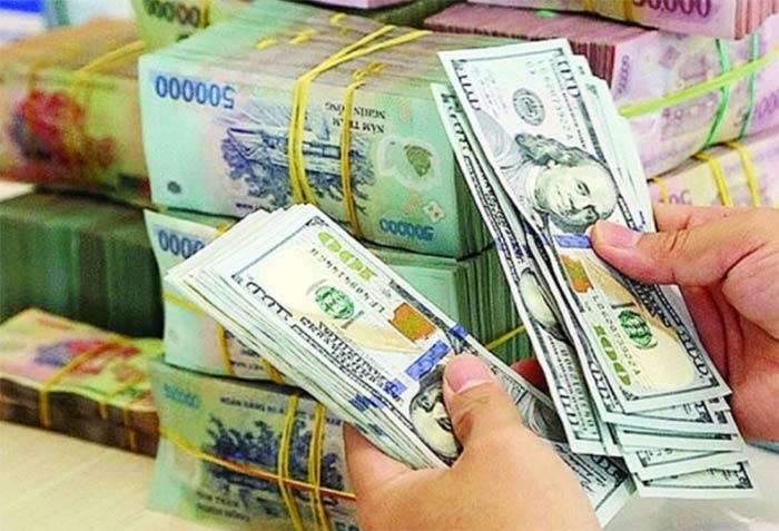 Giá USD ngân hàng giảm nhanh, 'bốc hơi' hơn 100 đồng