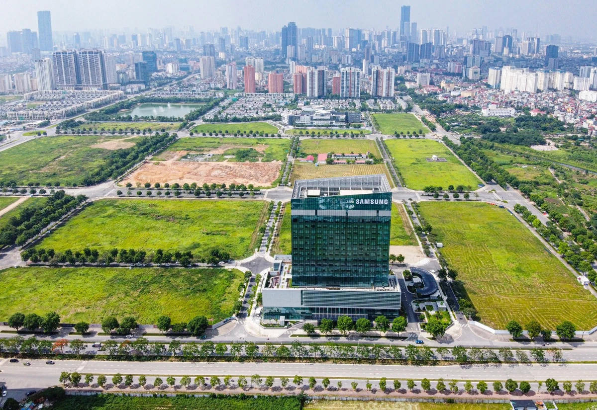 Samsung đã sớm hiện diện ở khu đô thị Tây Hồ Tây với Trung tâm nghiên cứu và phát triển R&D. Ảnh chụp tháng 6/2023: Thành Đông.