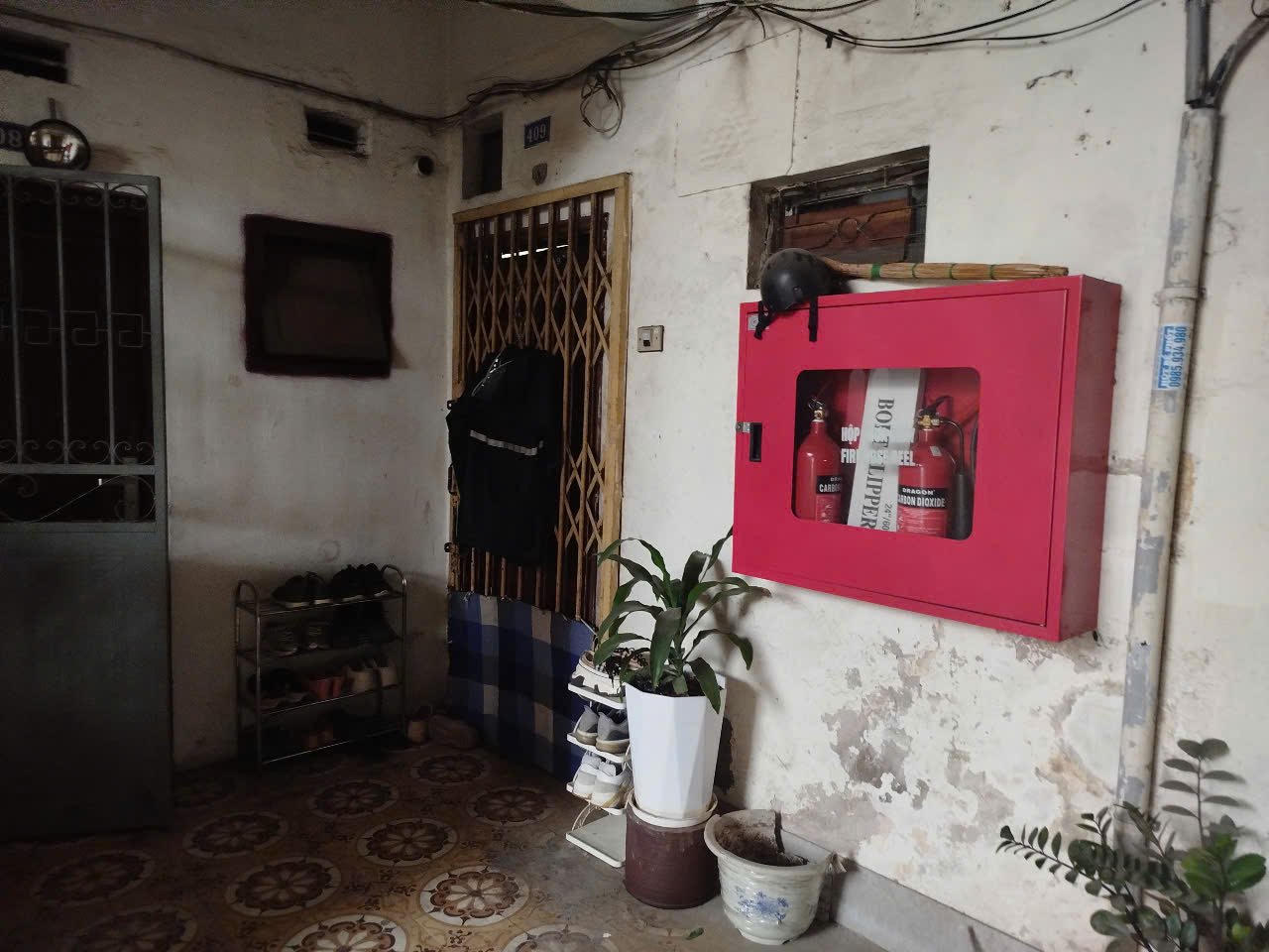 Thâm nhập chung cư xuống cấp nghiêm trọng, suốt 14 năm chờ được xây lại