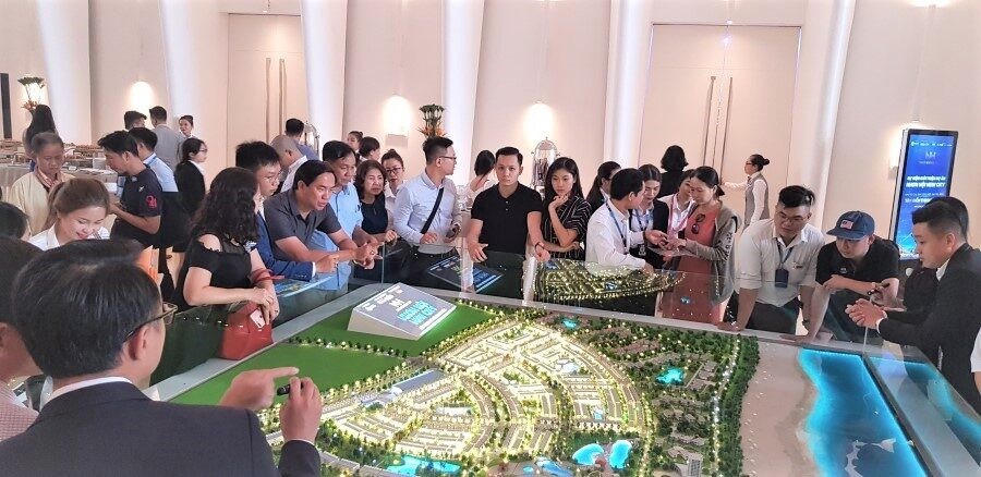 Nhà đầu tư bật chế độ quan sát, thanh khoản nhà đất sụt giảm. &nbsp;