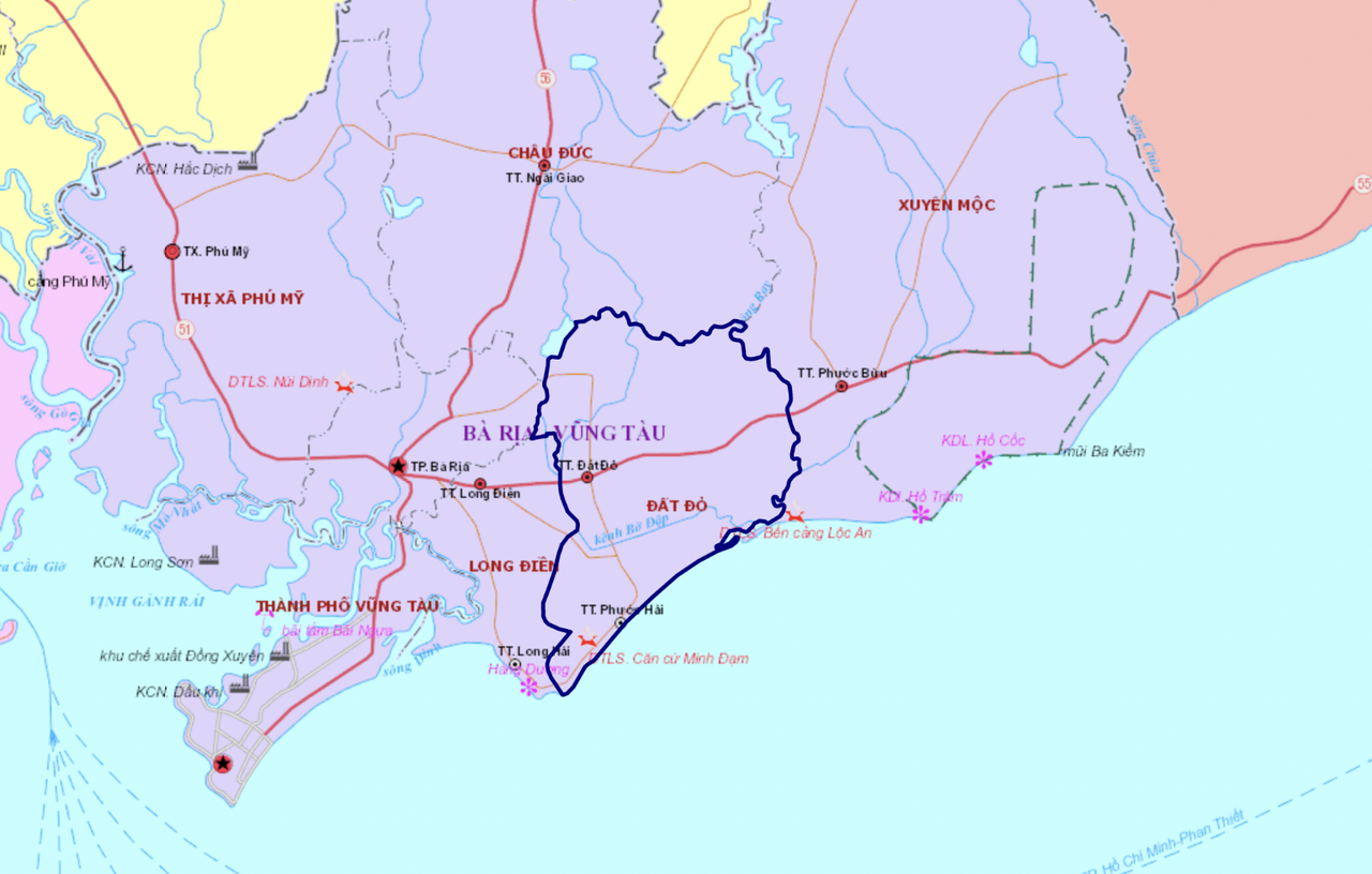 Đất Đỏ có bờ biển dài khoảng 17,5km từ mũi Kỳ Vân đến cửa biển Lộc An. Vùng biển Đất Đỏ thuận lợi để xây dựng cảng biển phục vụ phát triển kinh tế và du lịch, đặc biệt là cửa biển Lộc An&nbsp; đang được đầu tư thành một trung tâm về du lịch &nbsp;