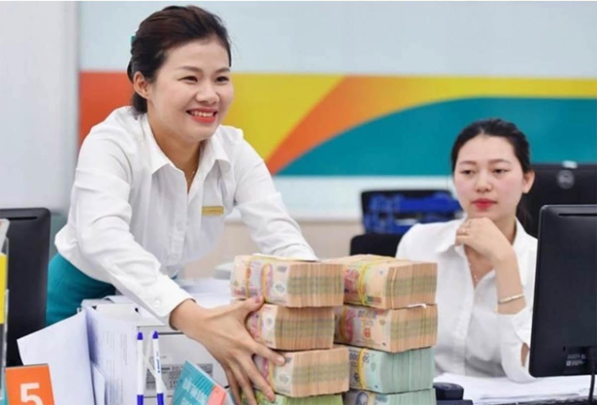 Hai nửa của 'bức tranh' lợi nhuận ngân hàng quý I/2025