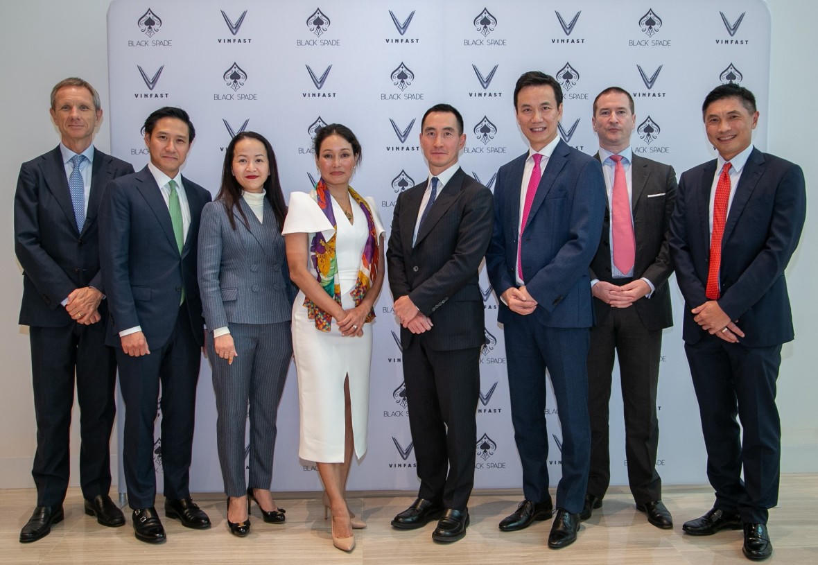Đại diện của VinFast và Black Spade. &nbsp;