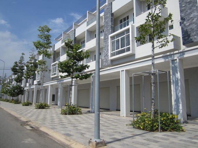 Loại hình nhà phố giá rẻ thường có chung chủ quyền đất &nbsp;