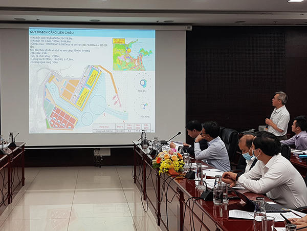 Đơn vị Tư vấn của Bộ GTVT trình bày về quy hoạch cảng Liên Chiểu. &nbsp;