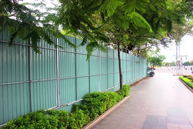 Vì sao “đất vàng” trị giá 200 triệu/m2 bị rào tôn, cây cỏ bủa vây? hình ảnh 2