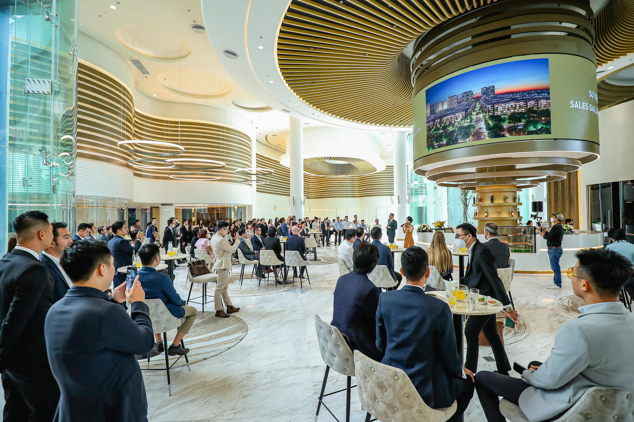 Không gian dịch vụ sang trọng với thiết kế hiện đại và công nghệ tiên tiến bên trong The Global City Sales Gallery &nbsp;