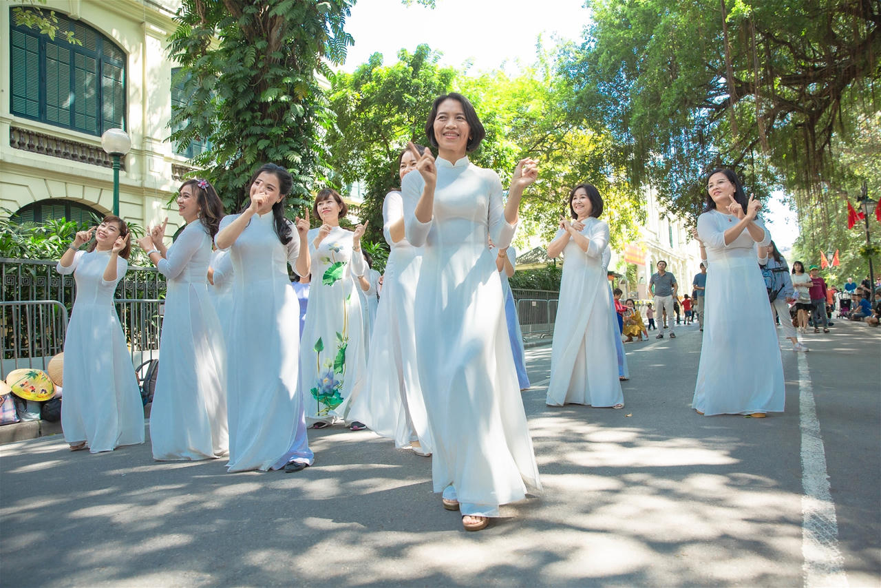 Hà Nội lung linh trong sắc Thu – Đẹp đến từng góc phố