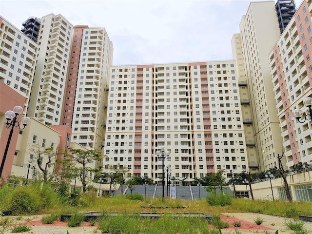 Các công trình công cộng trong dự án hiện trong cảnh có mọc um tùm. &nbsp; &nbsp;