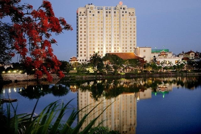 Khách sạn Sheraton nằm ở vị trí đắc địa của Thủ đô