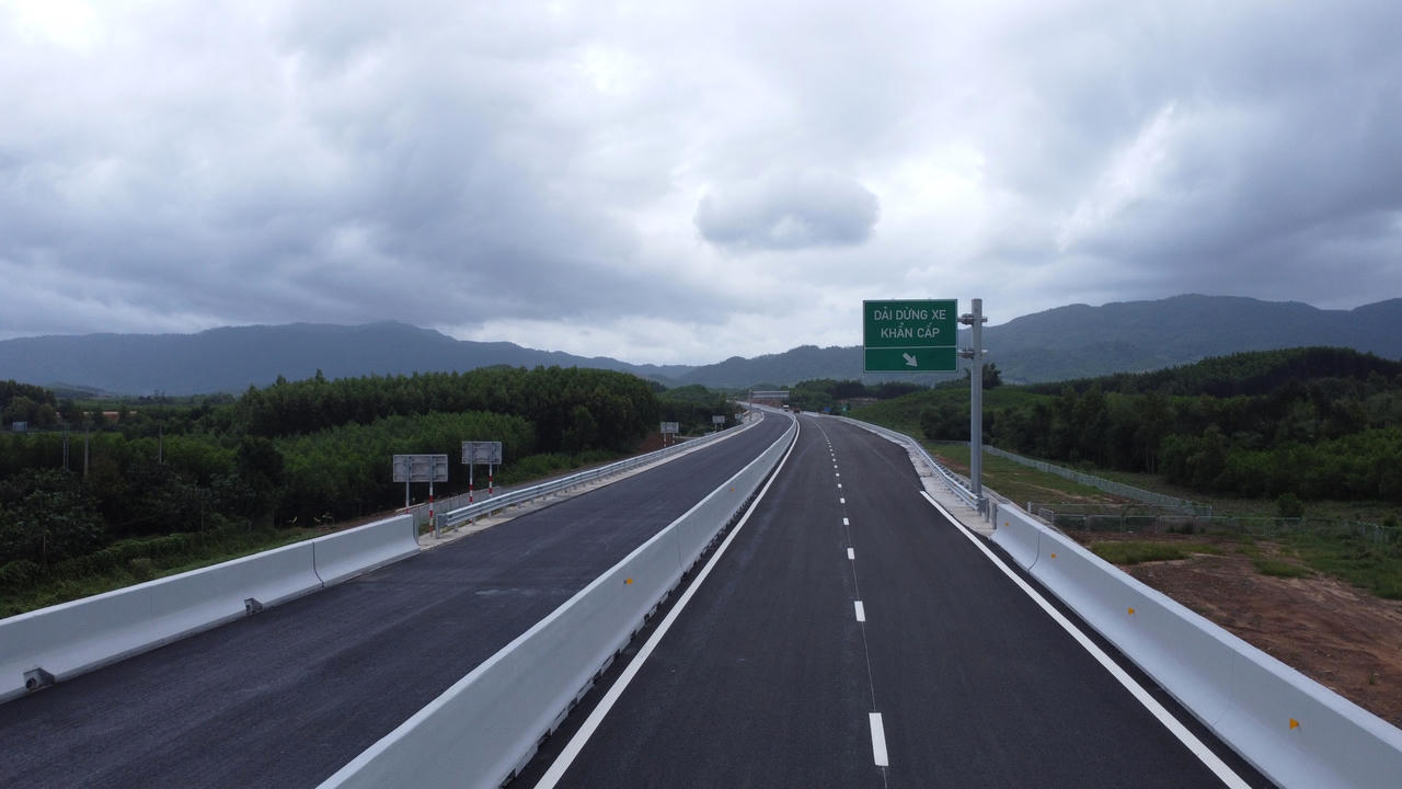 'Trải nghiệm' 70km cao tốc Vân Phong – Nha Trang sẵn sàng đón dân đi dịp Tết