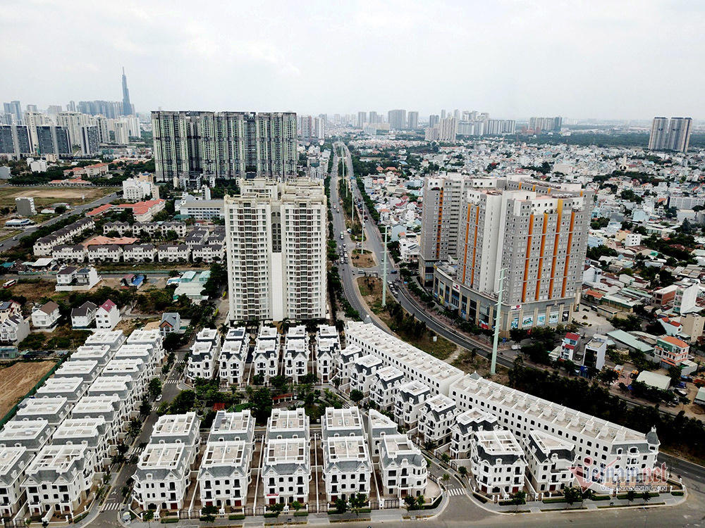 Điểm lợi đầu tiên và tiên quyết mà chính sách này là nó tạo động lực ngăn chặn việc "lướt sóng" bất động sản trong thời gian ngắn.