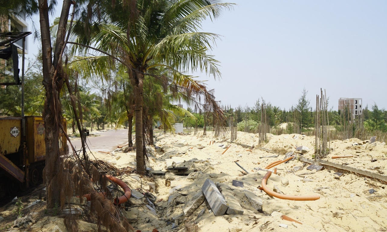 Cảnh dang dở tại dự án FLC Lux City Quy Nhơn