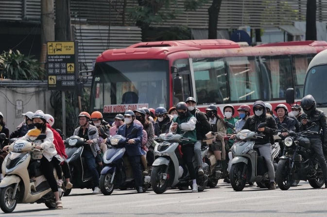 Hà Nội dự kiến hỗ trợ 3 triệu đồng/người để đổi xe máy xanh.