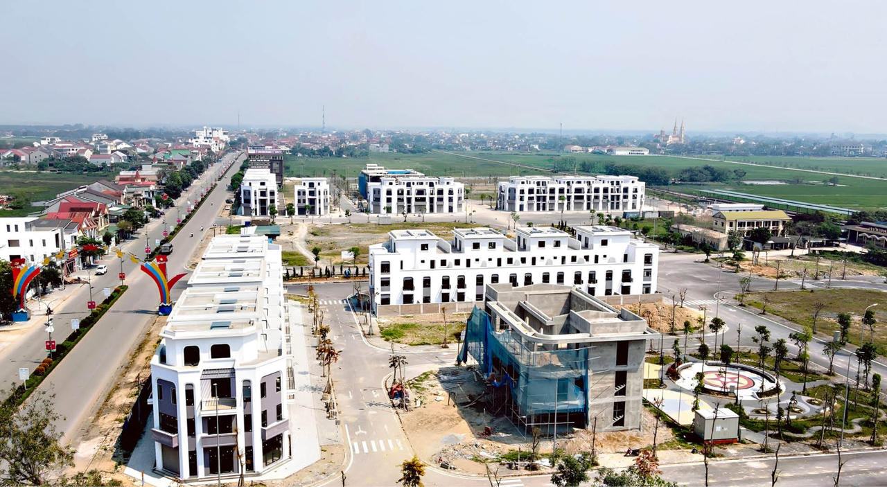 Điểm tên loạt dự án nghỉ dưỡng 'trùm mền' chiếm bãi biển miền Trung