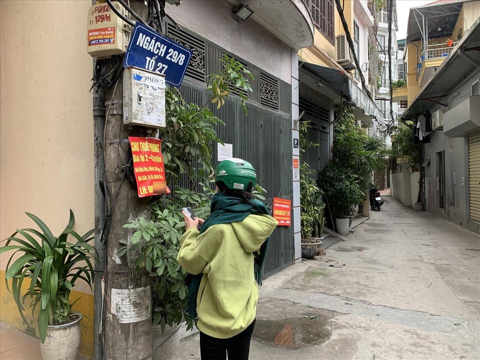 Nhiều gia đình ở ngoại tỉnh có con đỗ đại học lại chạy đôn đáo tìm phòng trọ.