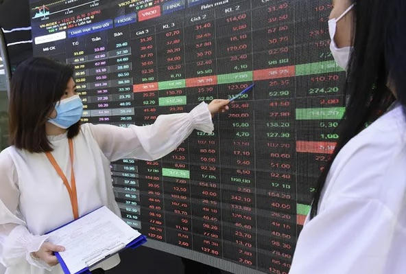 Phân hóa cao, VN-Index tăng gần 3 điểm. &nbsp;