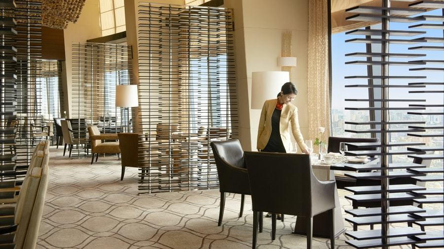 Choáng với khách sạn 5 sao giữa ‘tháp lửa’ cao ngất