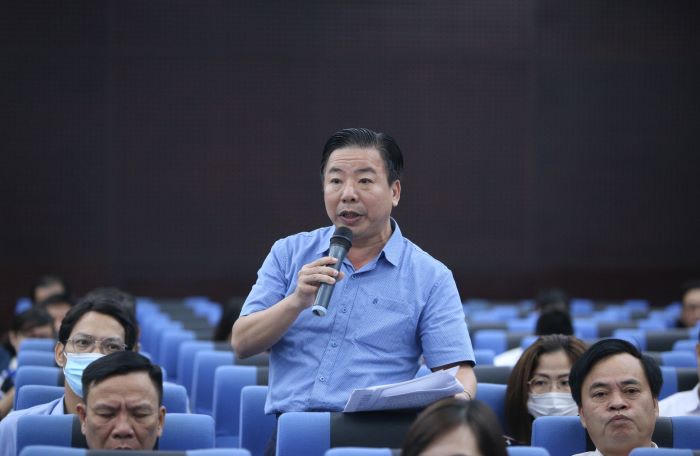 Ông Nguyễn Quang Vinh, Phó Giám đốc Sở Tài nguyên – Môi trường TP. Đà Nẵng trả lời báo chí tại buổi họp báo. &nbsp;