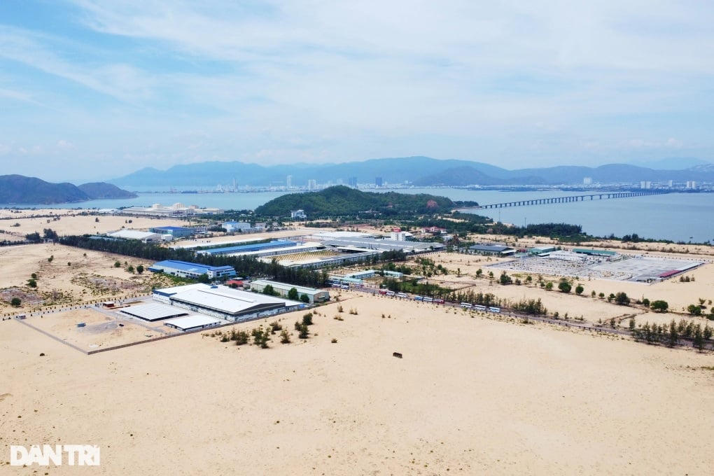Cảnh khó tin ở khu kinh tế Nhơn Hội sau gần 20 năm thành lập - 2Các nhà máy, xí nghiệp đang hoạt động tại Khu kinh tế Nhơn Hội (Ảnh: Doãn Công).