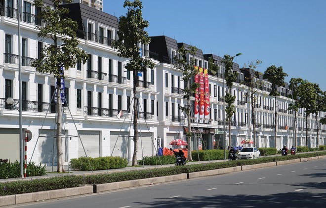 Nhiều shophouse ở Hà Nội trong tình trạng vắng vẻ, không có người thuê. &nbsp;