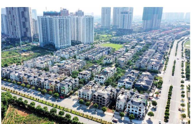 Dự báo thị trường bất động sản: 'Trống đánh xuôi kèn thổi ngược'