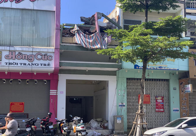 Cận cảnh Nhếch nhác thi hành án ở sân vận động Chi Lăng Đà Nẵng