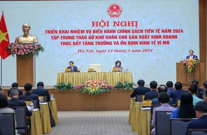 Thủ tướng: DN kêu thiếu vốn còn ngân hàng thừa tiền, 'nút thắt ở đâu, nguyên nhân là gì'?