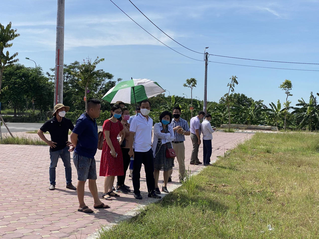 Sau khi đấu giá thành công, nhiều người sẽ sang tay ngay tại chỗ.