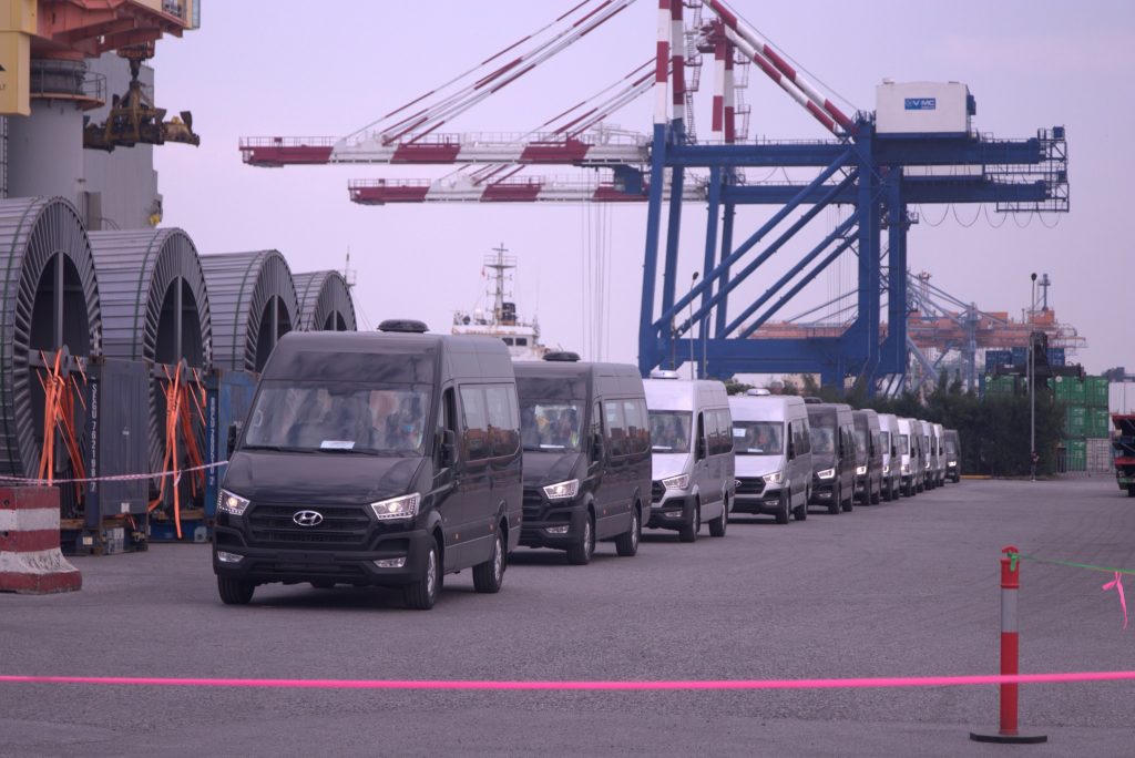 Tháng 12/2023, HTCV xuất khẩu 60 chiếc mini bus 16 chỗ Hyundai Solati sang thị trường Philippines