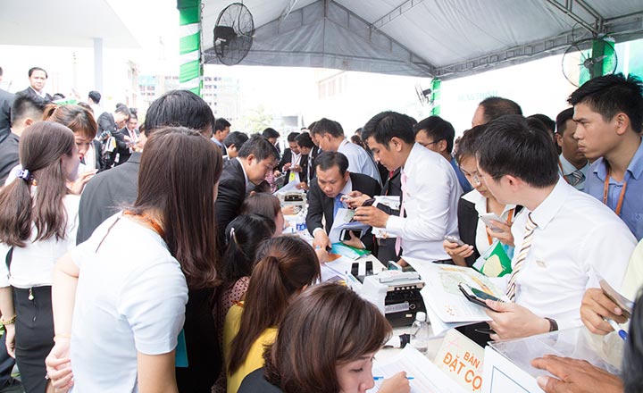 Nhiều dự án bất động sản mở bán rầm rộ, huy động vốn từ khách hàng. (Ảnh minh họa).