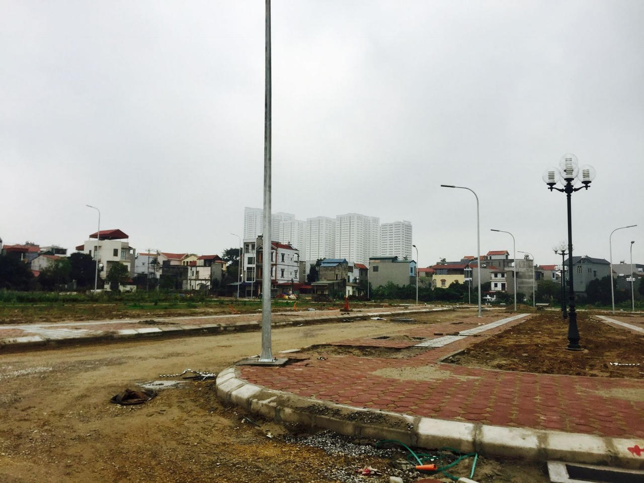 Sau giai đoạn sôi động, phân khúc đất dịch vụ vùng ven đang rơi vào cảnh chợ chiều, ế ẩm (Ảnh: CafeLand) &nbsp;