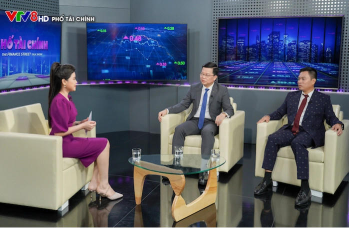 Ông Nguyễn Hưng và ông Trần Minh Tuấn ở Talkshow Phố Tài chính