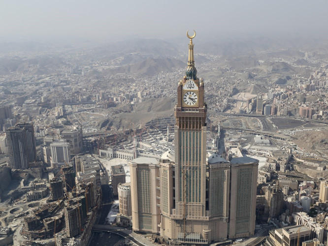 601m là chiều cao của Makkah Royal Clock Tower (Saudi Arabia). Tòa nhà bao gồm 120 tầng, được hoàn thành vào năm 2012.